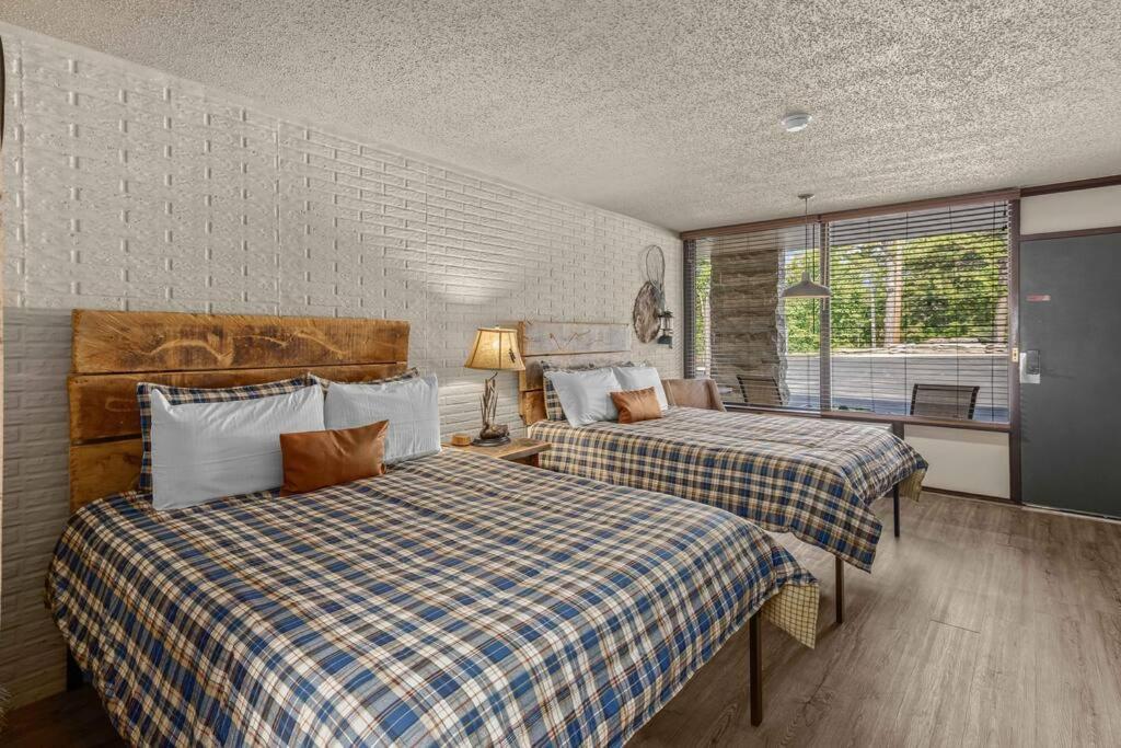 Stonegate Lodge 2 Queen Beds Fast Wifi 50" Tv Salt Water Pool Room #207 ユリーカ・スプリングス エクステリア 写真