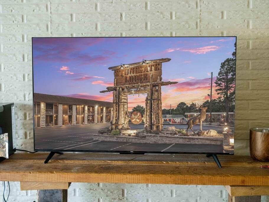 Stonegate Lodge 2 Queen Beds Fast Wifi 50" Tv Salt Water Pool Room #207 ユリーカ・スプリングス エクステリア 写真